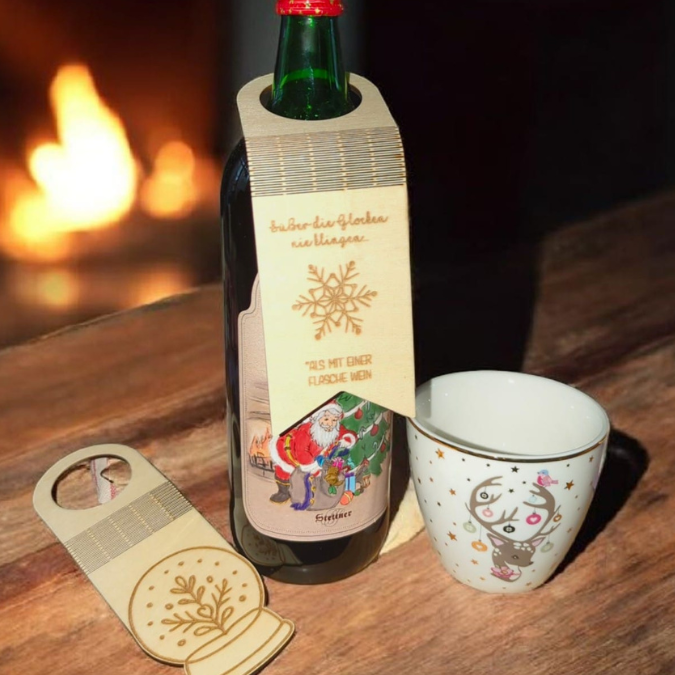 14 Designs SVG Laserdatei Weihnachten Flaschenanhänger Weinflaschen Anhänger Weinflaschenanhänger Flexwood Flexibles Holz SVG Datei Nikolaus Christkind – Bild 19