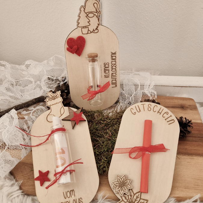6 Designs Laserdatei Halter für Geldgeschenke, Gutscheine und Kleinigkeiten Weihnachten Nikolaus Christkind Wichtel SVG Datei inkl Gravuren – Bild 6