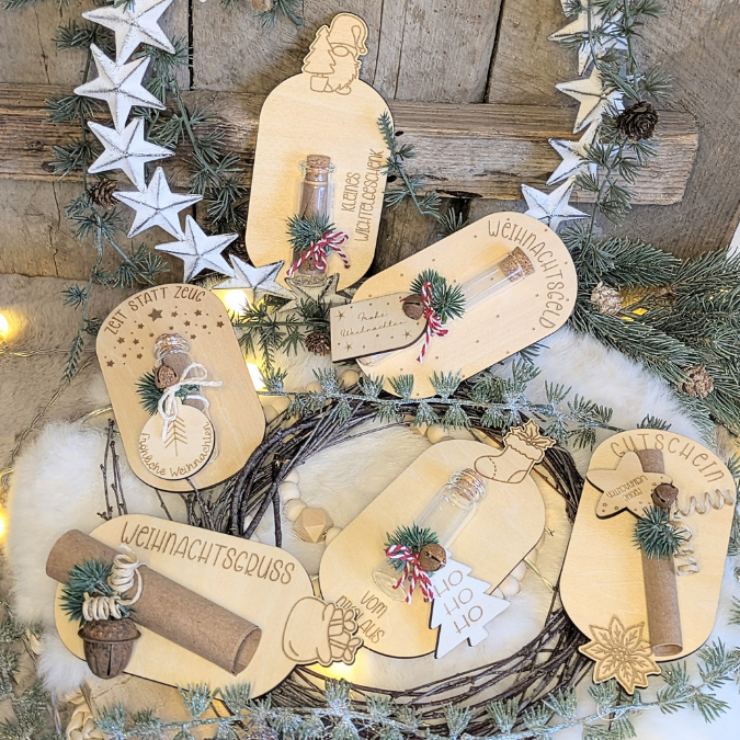 6 Designs Laserdatei Halter für Geldgeschenke, Gutscheine und Kleinigkeiten Weihnachten Nikolaus Christkind Wichtel SVG Datei inkl Gravuren – Bild 32