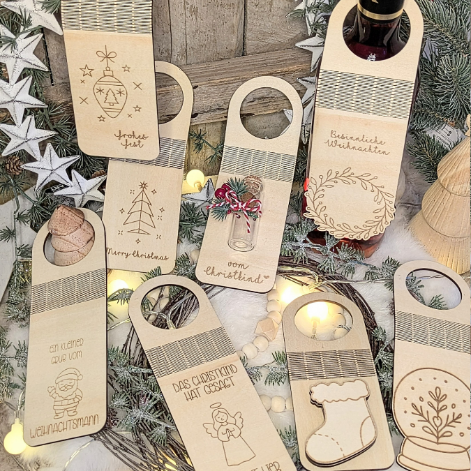 14 Designs SVG Laserdatei Weihnachten Flaschenanhänger Weinflaschen Anhänger Weinflaschenanhänger Flexwood Flexibles Holz SVG Datei Nikolaus Christkind – Bild 12