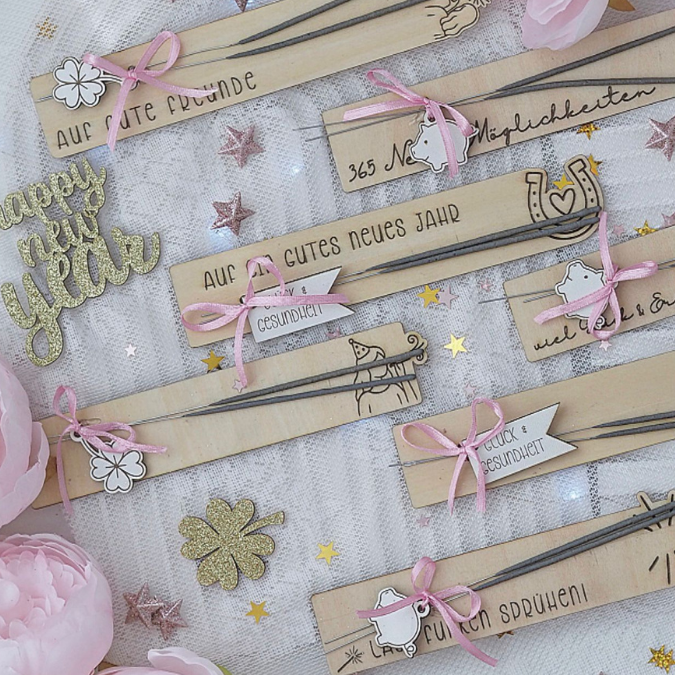 SVG Laserdatei 7 Designs plus Anhänger Wunderkerzenhalter Brett für Wunderkerzen Silvester Neujahr Jahreswechsel SVG Datei Mitbringsel Party – Bild 5