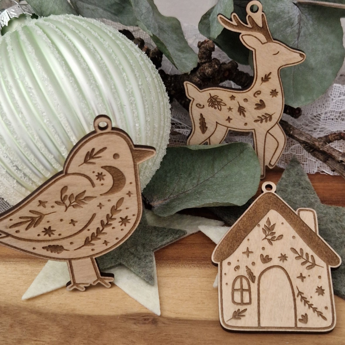 SVG Laserdatei Wintermagie Skandi Anhänger und füllbar mit Geld od Blumen Weihnachten kleines Mitbringsel SVG Datei Reh Hirsch Haus Floral – Bild 15