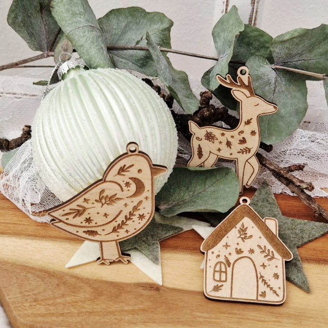 SVG Laserdatei Wintermagie Skandi Anhänger und füllbar mit Geld od Blumen Weihnachten kleines Mitbringsel SVG Datei Reh Hirsch Haus Floral – Bild 19
