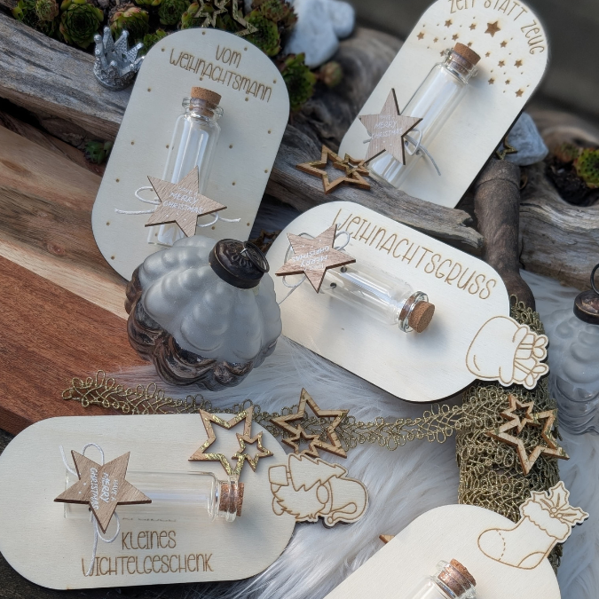 6 Designs Laserdatei Halter für Geldgeschenke, Gutscheine und Kleinigkeiten Weihnachten Nikolaus Christkind Wichtel SVG Datei inkl Gravuren – Bild 17