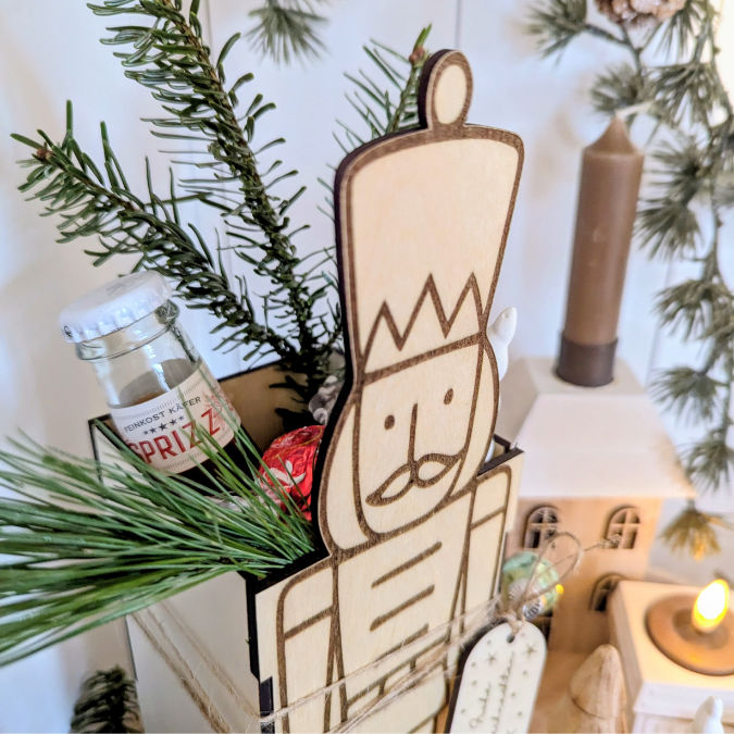 3mm 4mm SVG Laserdatei Weihnachts Geschenkbox Nussknacker Box für Flaschen oder Süßigkeiten Kiste inkl Geschenkanhänger Geschenkidee Weihnachten Winter – Bild 29