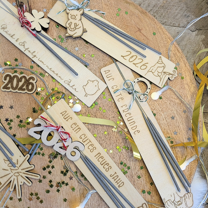 SVG Laserdatei 7 Designs plus Anhänger Wunderkerzenhalter Brett für Wunderkerzen Silvester Neujahr Jahreswechsel SVG Datei Mitbringsel Party – Bild 11