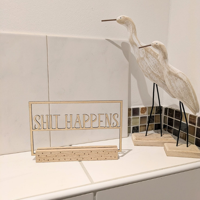 6 Designs SVG Laserdatei Klötzchenschrift Klötzchen Rahmen Gäste Wc Toilette Klo lustig nice butt shit happens SVG Datei nicht koksen humor – Bild 22