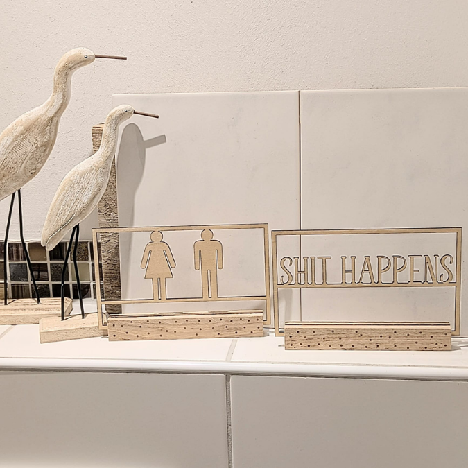 6 Designs SVG Laserdatei Klötzchenschrift Klötzchen Rahmen Gäste Wc Toilette Klo lustig nice butt shit happens SVG Datei nicht koksen humor – Bild 11