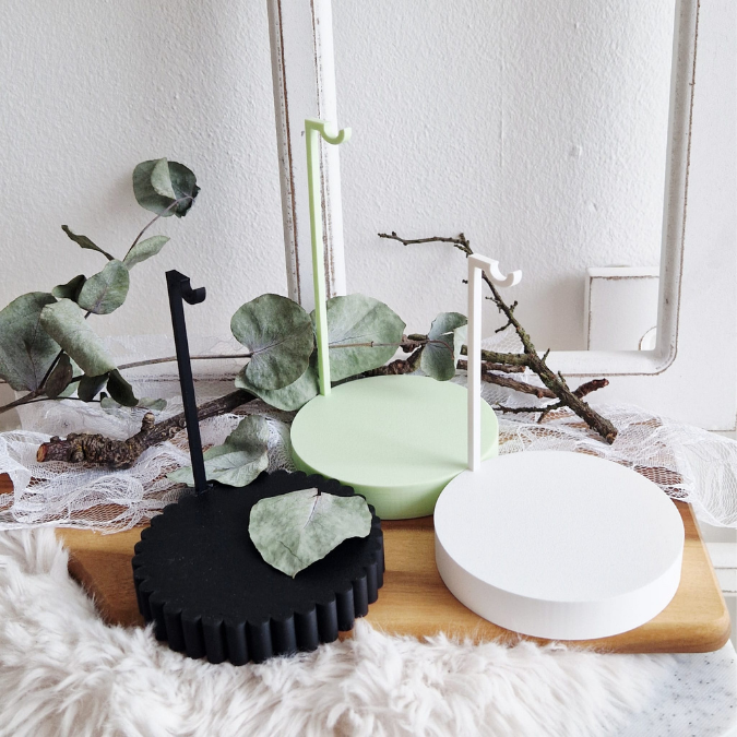 3D Druck Datei STL Aufhänger GRUNDSET Gestell inkl 2 Bodenplatten, 3 Kränzen und 3 Dekoscheiben als Blanko 3D-Druck Datei Mama Freundin Oma – Bild 3