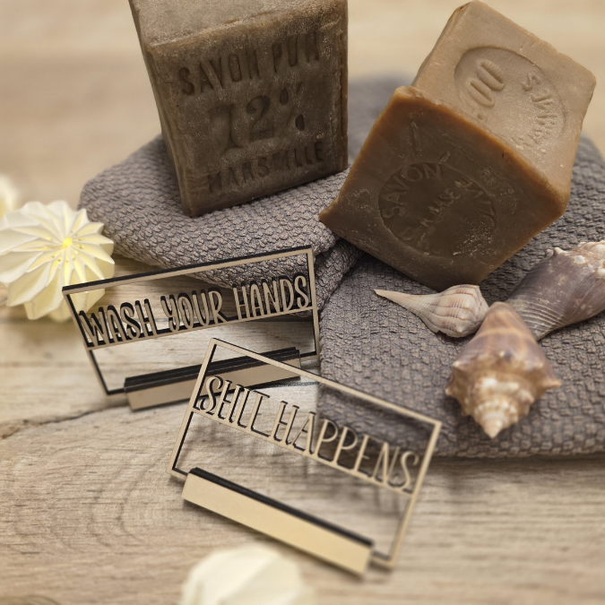 6 Designs SVG Laserdatei Klötzchenschrift Klötzchen Rahmen Gäste Wc Toilette Klo lustig nice butt shit happens SVG Datei nicht koksen humor – Bild 3