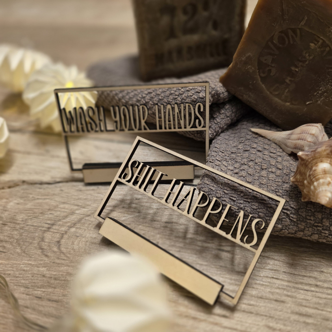 6 Designs SVG Laserdatei Klötzchenschrift Klötzchen Rahmen Gäste Wc Toilette Klo lustig nice butt shit happens SVG Datei nicht koksen humor – Bild 8