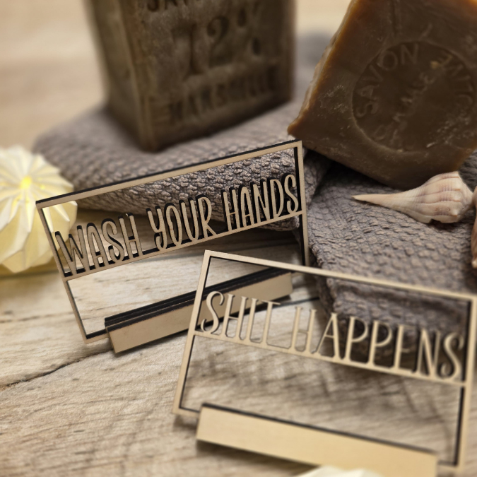 6 Designs SVG Laserdatei Klötzchenschrift Klötzchen Rahmen Gäste Wc Toilette Klo lustig nice butt shit happens SVG Datei nicht koksen humor – Bild 9