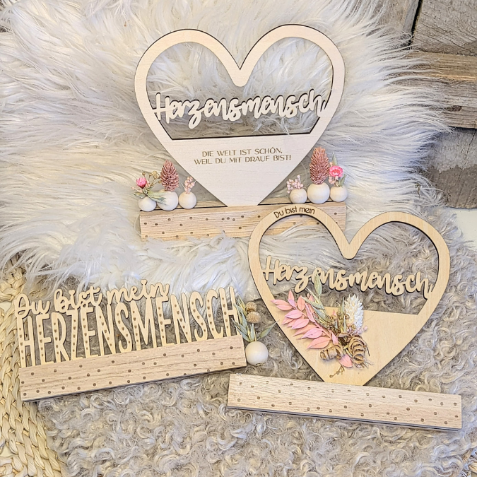 SVG Laserdatei Klötzchenschrift Herzensmensch Herz Aufsteller Liebe Valentinstag Freundin Mama Muttertag Klötzchendatei SVG Datei 3 Designs – Bild 24