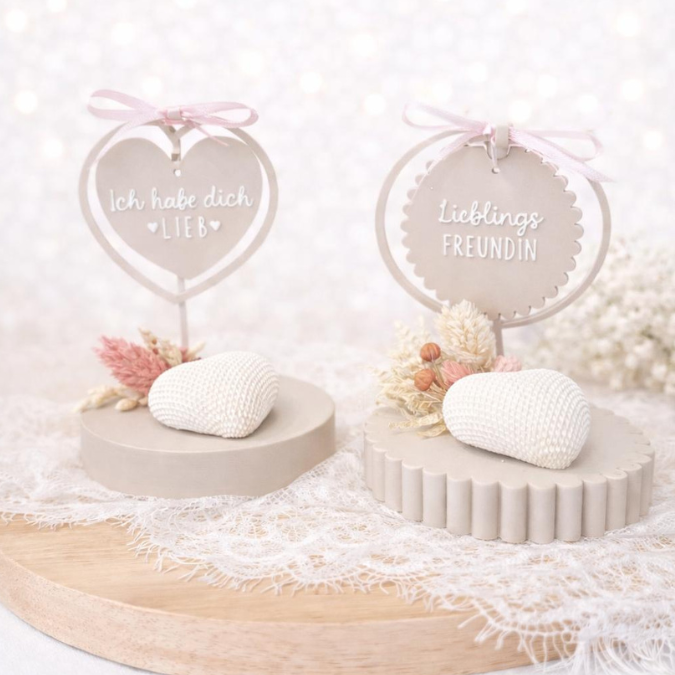 3D Druck Datei STL Aufhänger GRUNDSET Gestell inkl 2 Bodenplatten, 3 Kränzen und 3 Dekoscheiben als Blanko 3D-Druck Datei Mama Freundin Oma – Bild 14