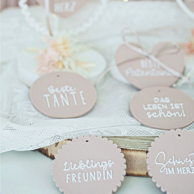 STL 3D Druck Datei Aufhänger 9er Set HERZENSMENSCHEN Dekoscheiben Geschenkanhänger passend zum Ständer im Shop 3D-Druck Datei Mama Freundin – Bild 14