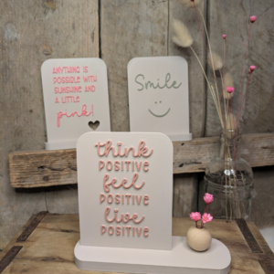 STL 3D Druck Datei Aufsteller positive quotes mit 3 Ständern und 4 Design Karten Schild Statement 3D-Druck Datei smile pink adventures