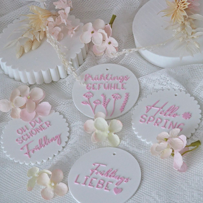 STL 3D Druck Datei Aufhänger 6er Set Frühling Dekoscheiben Geschenkanhänger passend zum Ständer im Shop 3D-Druck Datei Blumen Designscheiben