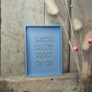STL 3D Druck Datei Aufsteller Schild Bilderrahmen Statement "Cheers Salute Prost Cin cin" Drinks Lillet Wein K&uuml;chendeko 3DDruck Datei quotes