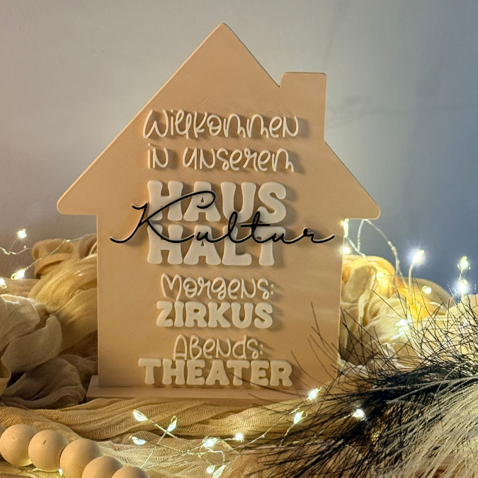 STL 3D Druck Datei 3er Set Aufsteller mit Ständern und Wanddeko Willkommen in unserem Kulturhaushalt Statement 3D-Druck Datei Haus Zirkus – Bild 7