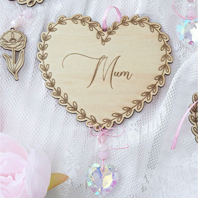 SVG Laserdatei Herzkranz mit Sonnenfänger Rose Blume Mama Muttertag englisch Anhänger Geschenkanhänger Deko Geschenkidde SVG-Datei – Bild 4