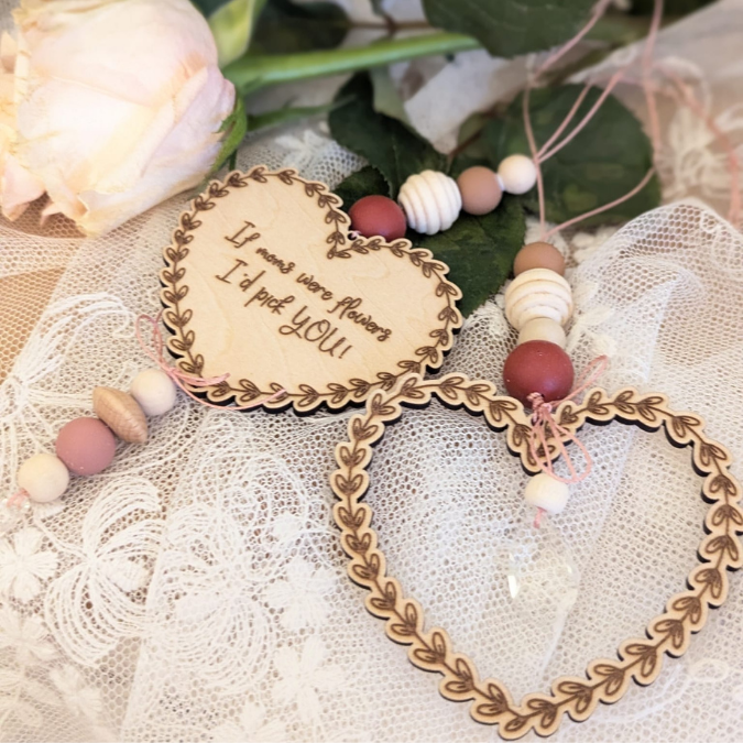 SVG Laserdatei Herzkranz mit Sonnenfänger Rose Blume Mama Muttertag englisch Anhänger Geschenkanhänger Deko Geschenkidde SVG-Datei – Bild 16