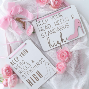 SVG Laserdatei Statement Schilder "Keep your head, heels and standards high" 2 Designs Geschenkidde für beste Freundin Frauen SVG-Datei