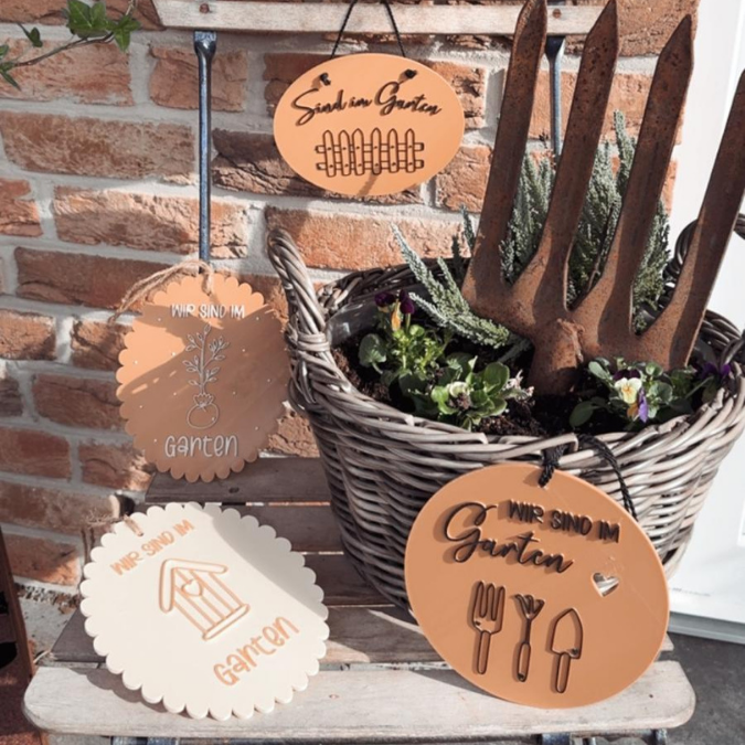 STL 3D Druck Datei Sind im Garten Schilder zum aufhängen Gartenliebe Gartenglück in 4 Designs mit Löchern für Sonnenfänger oder Anhänger – Bild 16