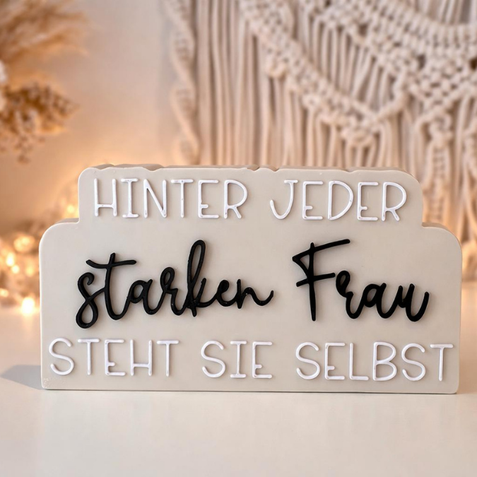STL 3D Druck Datei Schriftzug Statement "Hinter jeder starken Frau steht sie selbst" Frauenpower 3D-Druck Datei Aufsteller selflove girls