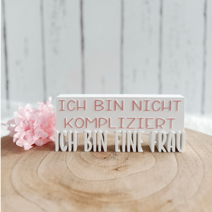 STL 3D Druck Datei Schriftzug Statement "Ich bin nicht kompliziert ich bin eine Frau" Frauenpower 3D-Druck Datei Aufsteller – Bild 3