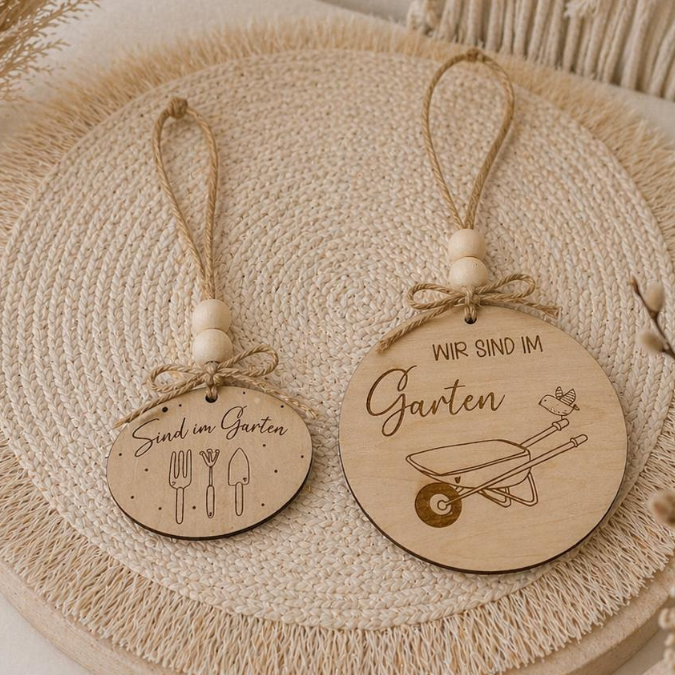 SVG Laserdatei 6er Set Holzscheiben Wir sind im Garten Schilder Schild Outdoor Gartenglück Blumen Gravur SVG Datei – Bild 23