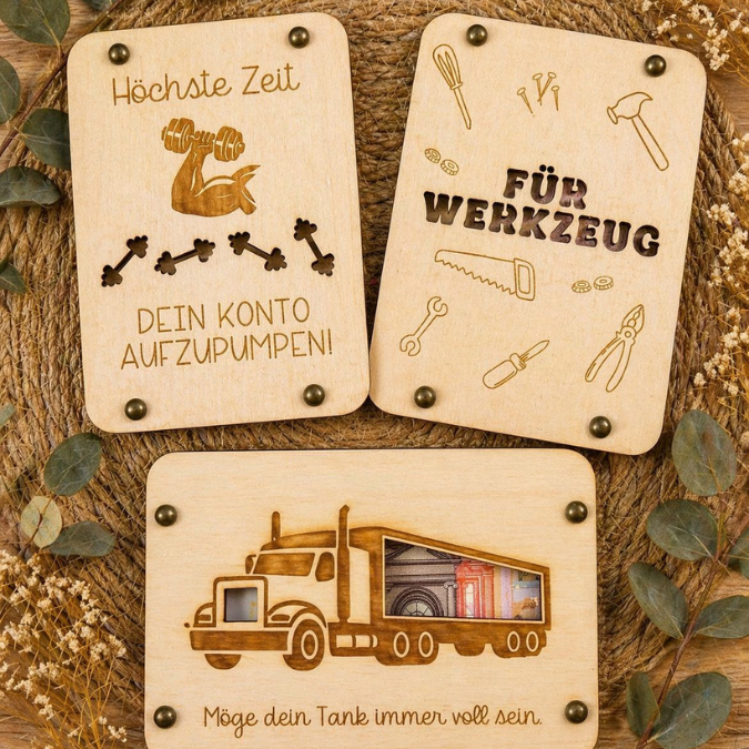 SVG Laserdatei Männer Geldgeschenk Verpackung für Geld 10 Designs Gutscheinkarten Vatertag LKW Bagger Playstation Werkzeug Hantel SVG-Datei – Bild 5