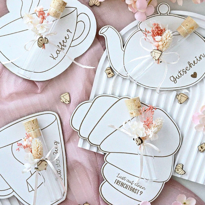 SVG Laserdatei Einladung zum Frühstück Karten für Blumen Gutscheine Brunch Mittagessen Lunch Frenchtoast Croissant Tee Kaffee SVG Datei – Bild 19