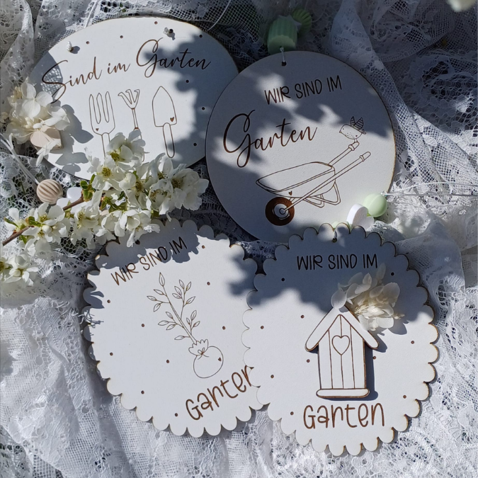 SVG Laserdatei 6er Set Holzscheiben Wir sind im Garten Schilder Schild Outdoor Gartenglück Blumen Gravur SVG Datei – Bild 24