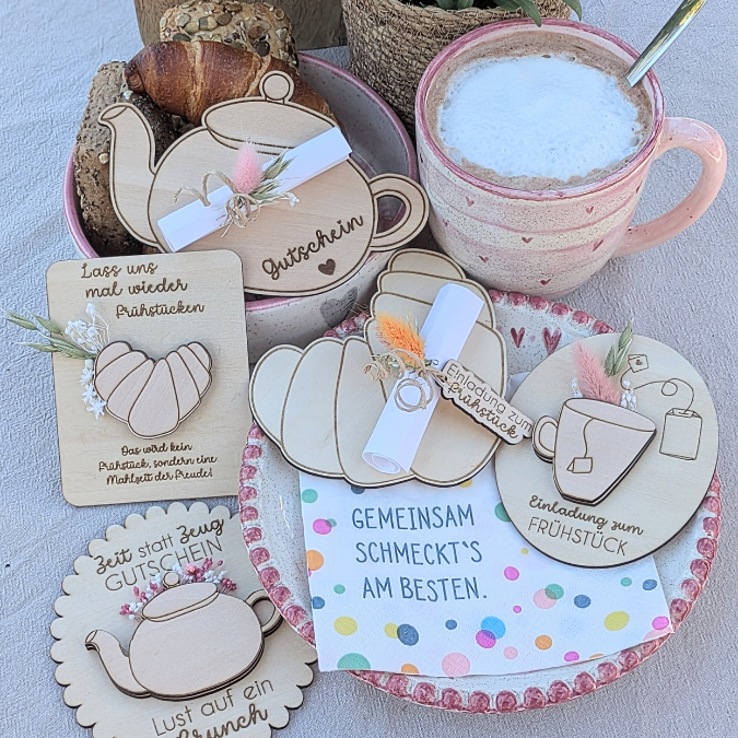 SVG Laserdatei Einladung zum Frühstück Karten für Blumen Gutscheine Brunch Mittagessen Lunch Frenchtoast Croissant Tee Kaffee SVG Datei – Bild 4