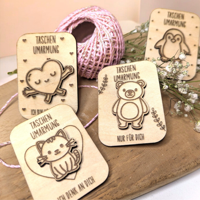 SVG Laserdatei Taschenumarmung Mitbringsel Muttertag Oma Beste Freundin Mama Kleinigkeit Geschenk Großmutter Geschenkidee SVG Datei – Bild 4