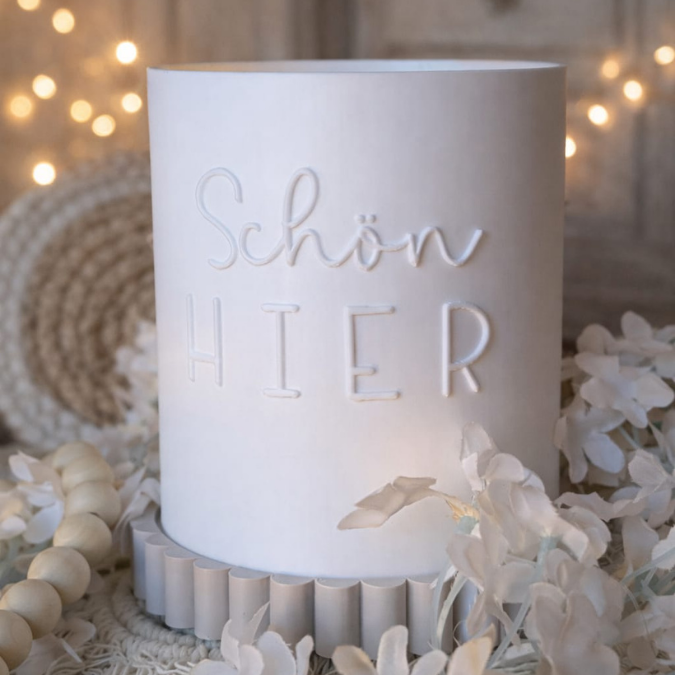 1 3D Druck Datei STL Windlicht rund inkl 2 versch. Sockel für beliebige LED Lichter "Schön hier" 3D-Druck Lampe Outdoor 125x135 SKALIERBAR – Bild 4