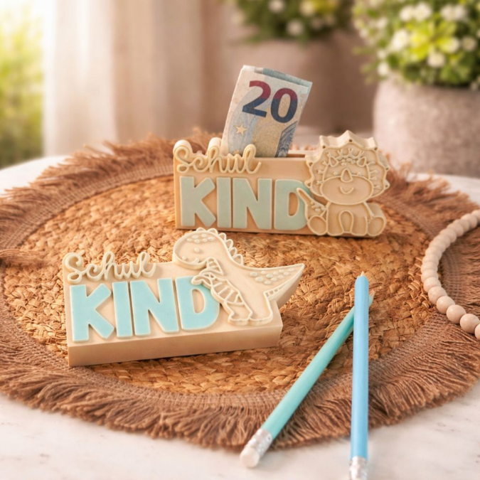 STL 3D Druck Datei 7er Set Dino Schulkind Schriftzug zum füllen Geldgeschenk inkl Caketopper Dinosaurier 3D-Druck Datei Geschenk Einschulung – Bild 4