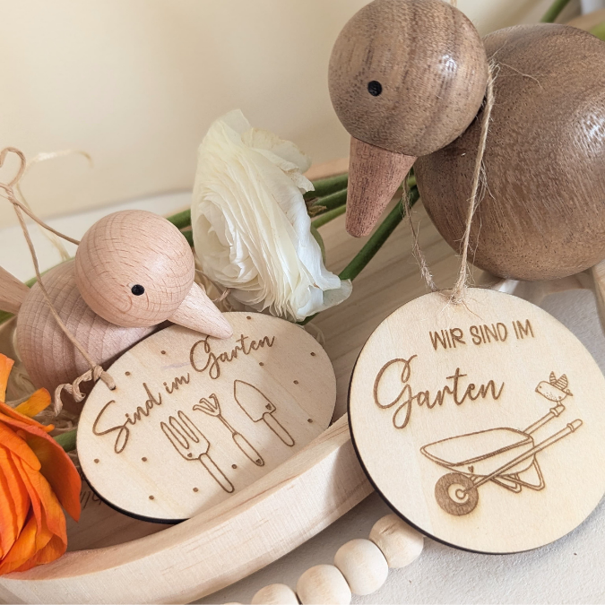 SVG Laserdatei 6er Set Holzscheiben Wir sind im Garten Schilder Schild Outdoor Gartenglück Blumen Gravur SVG Datei – Bild 6