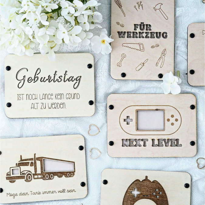 SVG Laserdatei Männer Geldgeschenk Verpackung für Geld 10 Designs Gutscheinkarten Vatertag LKW Bagger Playstation Werkzeug Hantel SVG-Datei – Bild 23