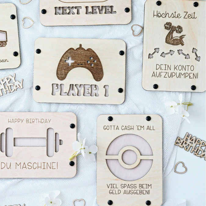 SVG Laserdatei Männer Geldgeschenk Verpackung für Geld 10 Designs Gutscheinkarten Vatertag LKW Bagger Playstation Werkzeug Hantel SVG-Datei – Bild 20