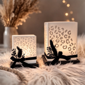 1 3D Druck Datei STL 2er Set Windlicht für beliebige LED Lichter Quadratisch Leo Leopard Leopardenmuster inkl Sockel 120x120mm 3D-Druck