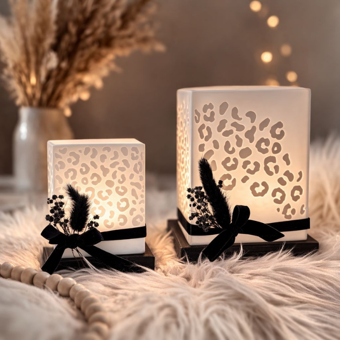 1 3D Druck Datei STL 2er Set Windlicht für beliebige LED Lichter Quadratisch Leo Leopard Leopardenmuster inkl Sockel 120x120mm 3D-Druck