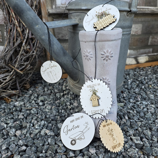 SVG Laserdatei 6er Set Holzscheiben Wir sind im Garten Schilder Schild Outdoor Gartenglück Blumen Gravur SVG Datei – Bild 10