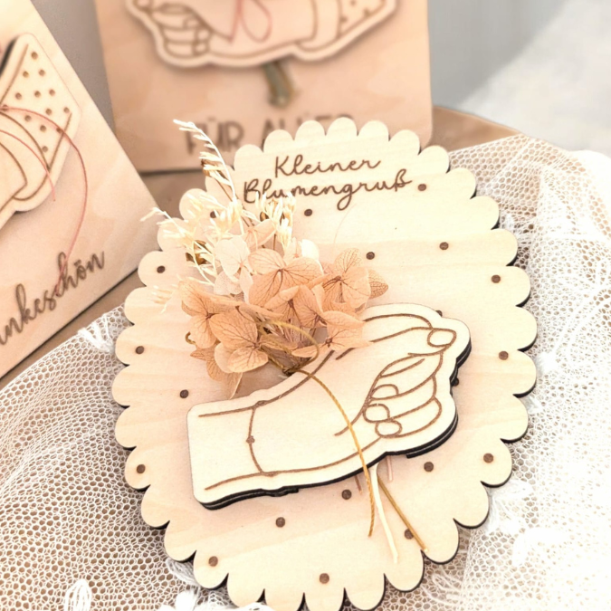 SVG Laserdatei Geschenk Karten für Blumen Gutscheine Liebesbrief Hand blumenstrauß Trockenblumen Postkarten Grußkarten SVG Datei – Bild 21