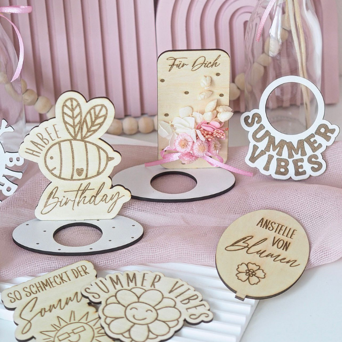 SVG Laserdatei 12 Designs Flaschenanhänger Aufstecker Weinflaschen Anhänger Weinflaschenanhänger Sommer Geburtstag Mitbringsel 3mm 4mm SVG Datei – Bild 9