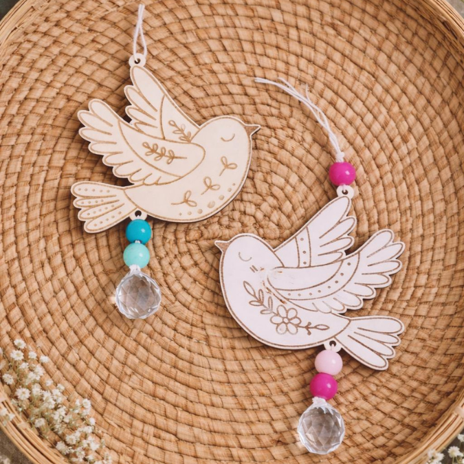 SVG Laserdatei Vögel Vogel Vögelchen Sonnenfänger Frühling Sommer Anhänger Geschenkanhänger viele designs mit 1 & 2 Löchern SVG-Datei – Bild 3
