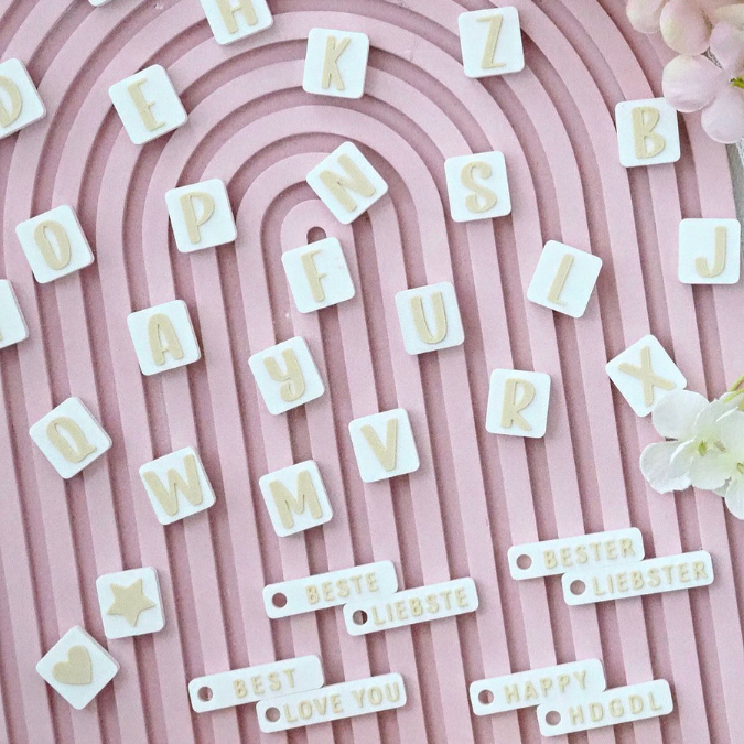 STL 3D Druck Datei Buchstaben Alphabet Perlen für Schlüsselanhänger Eckig Abc inkl Anhänger mit kleinem und größerem Loch 3mm 5mm 8mm – Bild 7