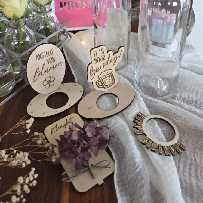 SVG Laserdatei 12 Designs Flaschenanhänger Aufstecker Weinflaschen Anhänger Weinflaschenanhänger Sommer Geburtstag Mitbringsel 3mm 4mm SVG Datei – Bild 20