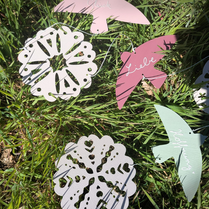 STL 3D Druck Datei Girlande Schwalbe Sonnenfänger Deko Wimpel Blumen und schwalben Liebe Hoffnung 3D Druck Datei Taufe Geburtstag – Bild 6