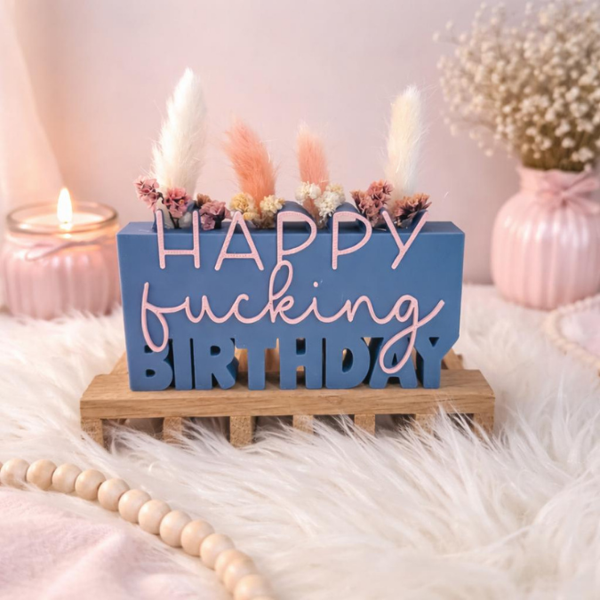 STL 3D Druck Datei Schriftzug Statement 2er Set "Happy fucking birthday" mit und ohne Blumenlöcher Geburtstag 3D-Druck Datei Aufsteller – Bild 6